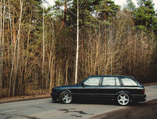 BMW E30 Touring cu motor V8