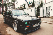 BMW E30 Touring cu motor V8