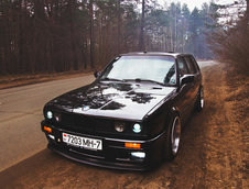BMW E30 Touring cu motor V8