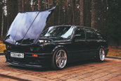 BMW E30 Touring cu motor V8