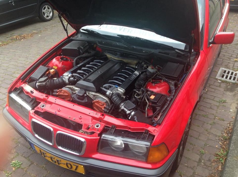 BMW E36 compact cu motor V12