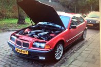 BMW E36 compact cu motor V12