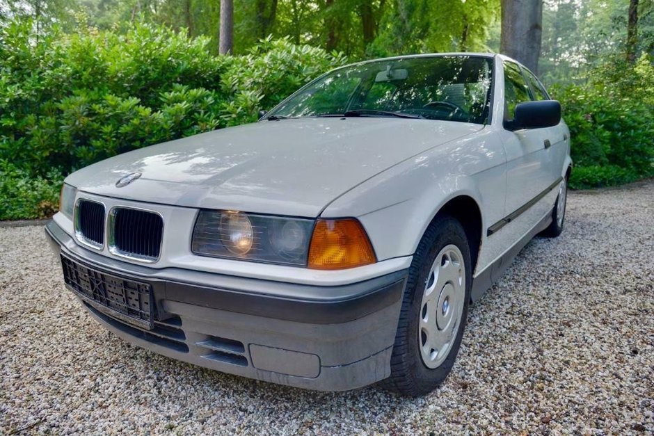 BMW E36 cu 44000 km la bord