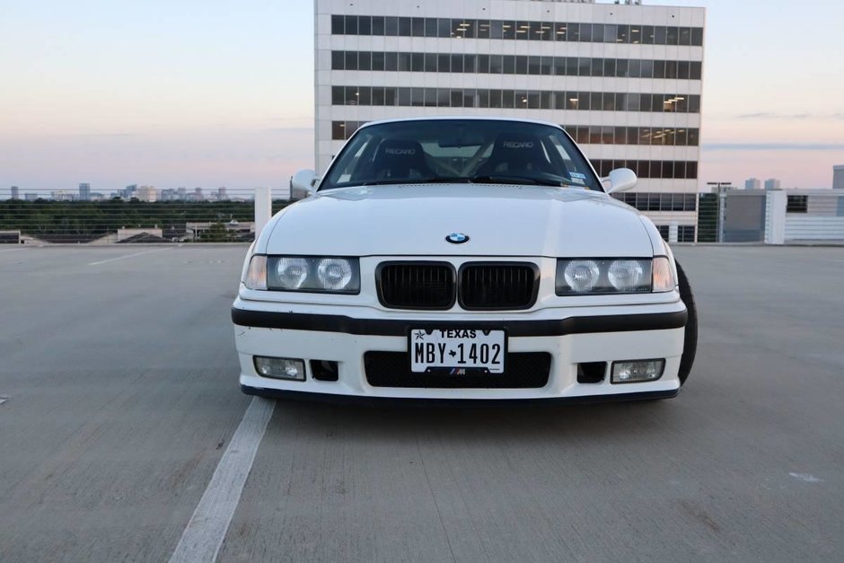 BMW E36 cu motor de 6.6 litri
