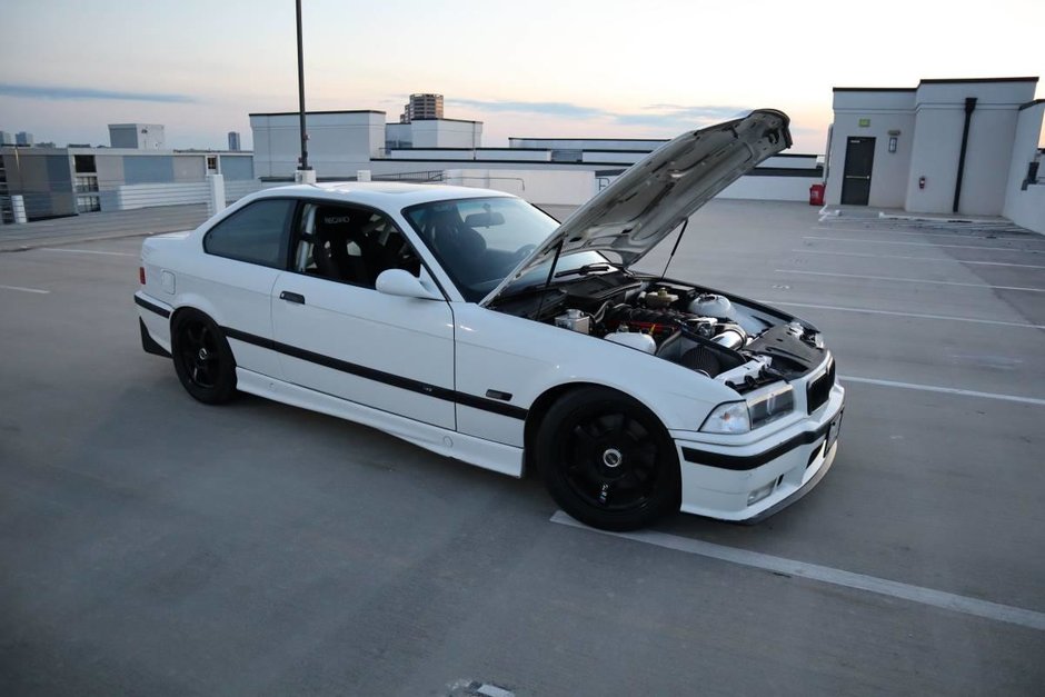 BMW E36 cu motor de 6.6 litri