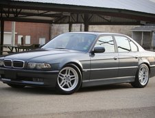 BMW E38 cu motor de M5