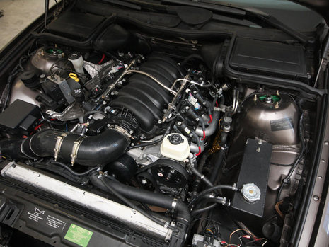 BMW E39 cu motor de 7 litri