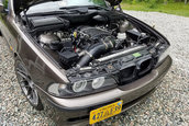 BMW E39 cu motor de 7 litri