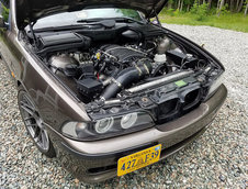 BMW E39 cu motor de 7 litri