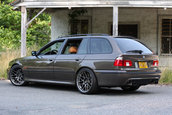 BMW E39 cu motor de 7 litri