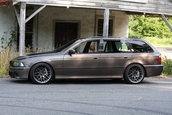 BMW E39 cu motor de 7 litri