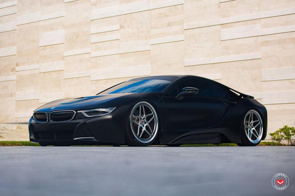 BMW i8 cu jante Vossen