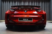 BMW i8 pe rosu