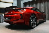 BMW i8 pe rosu