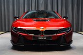 BMW i8 pe rosu