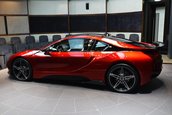 BMW i8 pe rosu