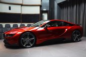 BMW i8 pe rosu