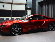 BMW i8 pe rosu