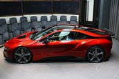 BMW i8 pe rosu