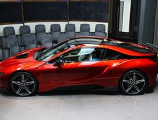 BMW i8 pe rosu