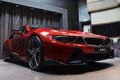 BMW i8 pe rosu