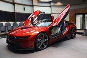 BMW i8 pe rosu