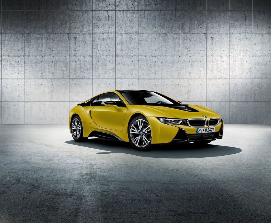 BMW i8 Protonic Frozen Black Edition si Protonic Frozen Yellow