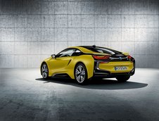 BMW i8 Protonic Frozen Black Edition si Protonic Frozen Yellow