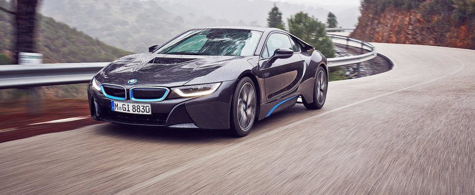 BMW i8 versus concurenta pe benzina. Ce alegi si de ce?