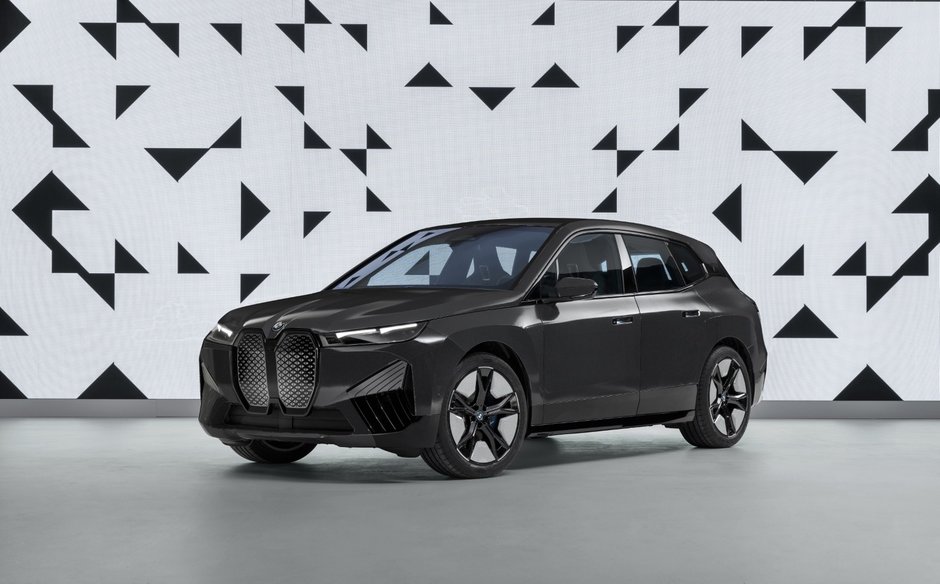 BMW iX Flow cu E Ink