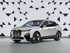 BMW iX Flow cu E Ink