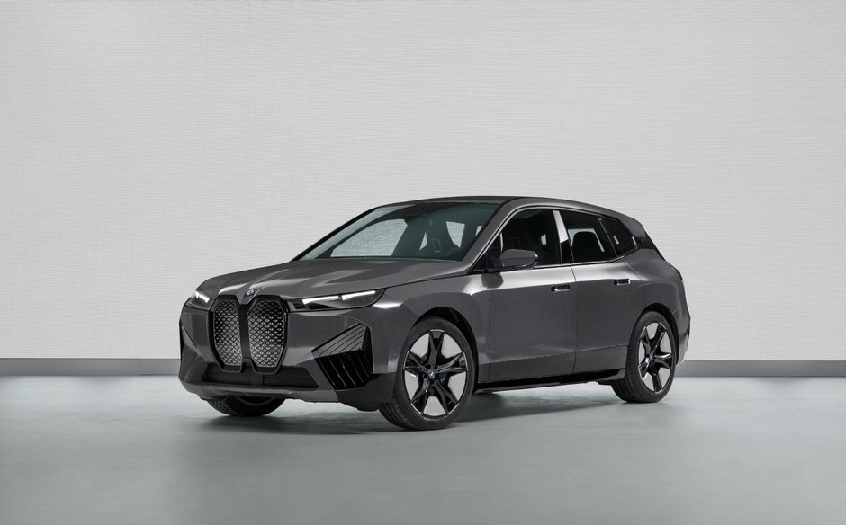 BMW iX Flow cu E Ink