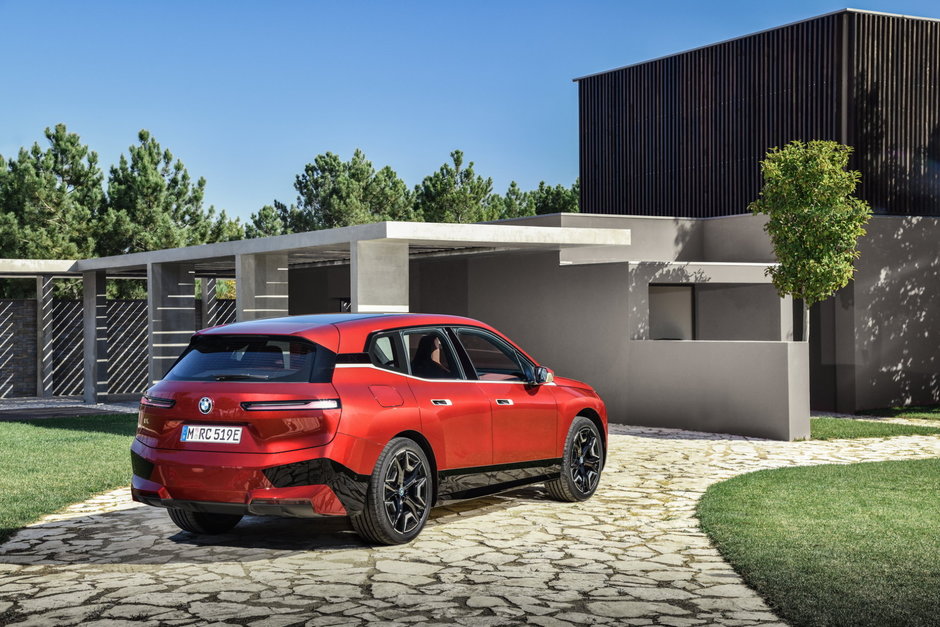 BMW iX