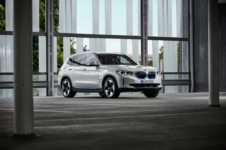 BMW iX3