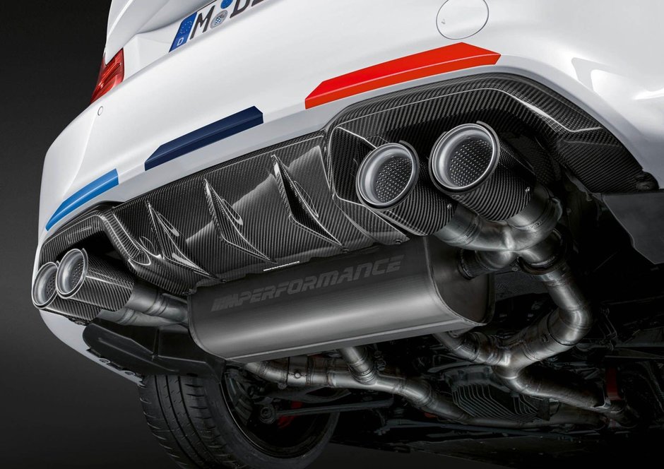 BMW M2 Competition cu accesorii M Performance