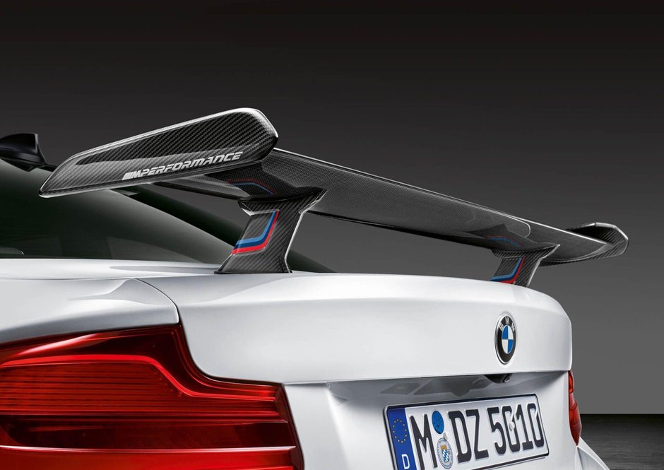 BMW M2 Competition cu accesorii M Performance