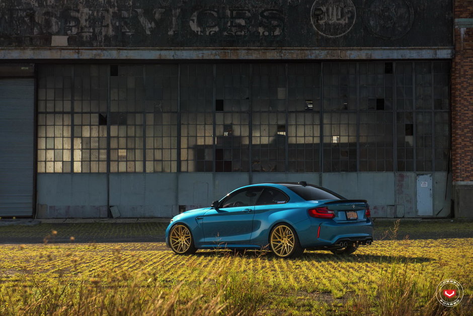 BMW M2 cu jante Vossen