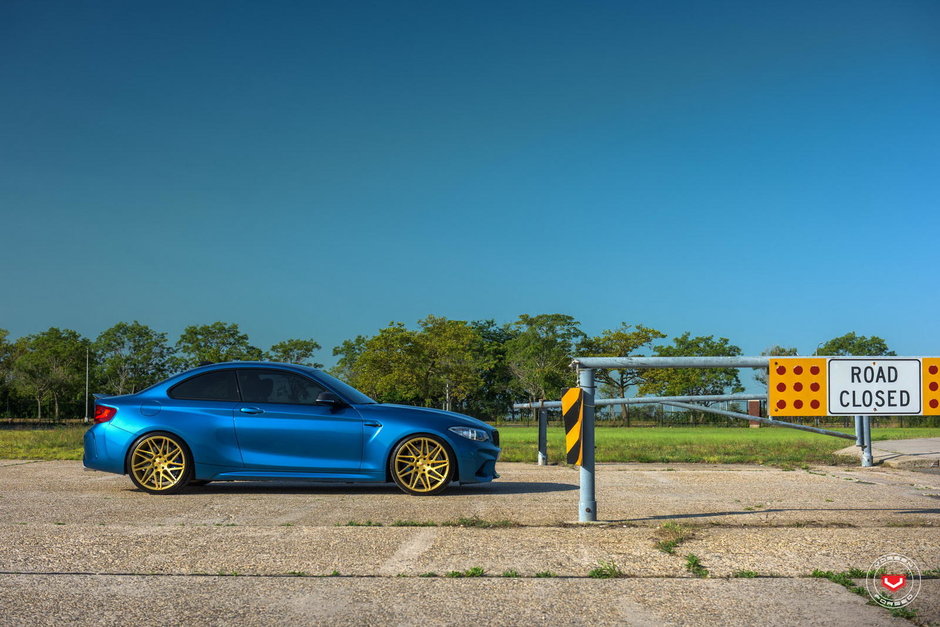 BMW M2 cu jante Vossen