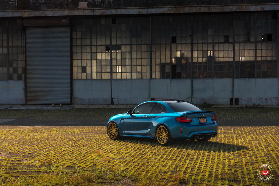 BMW M2 cu jante Vossen