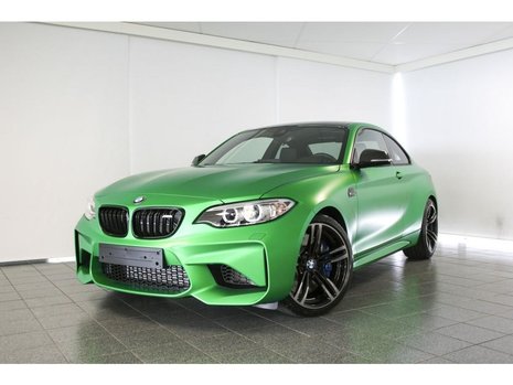 BMW M2 verde mat