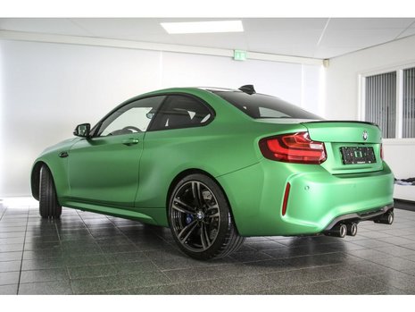 BMW M2 verde mat