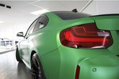 BMW M2 verde mat