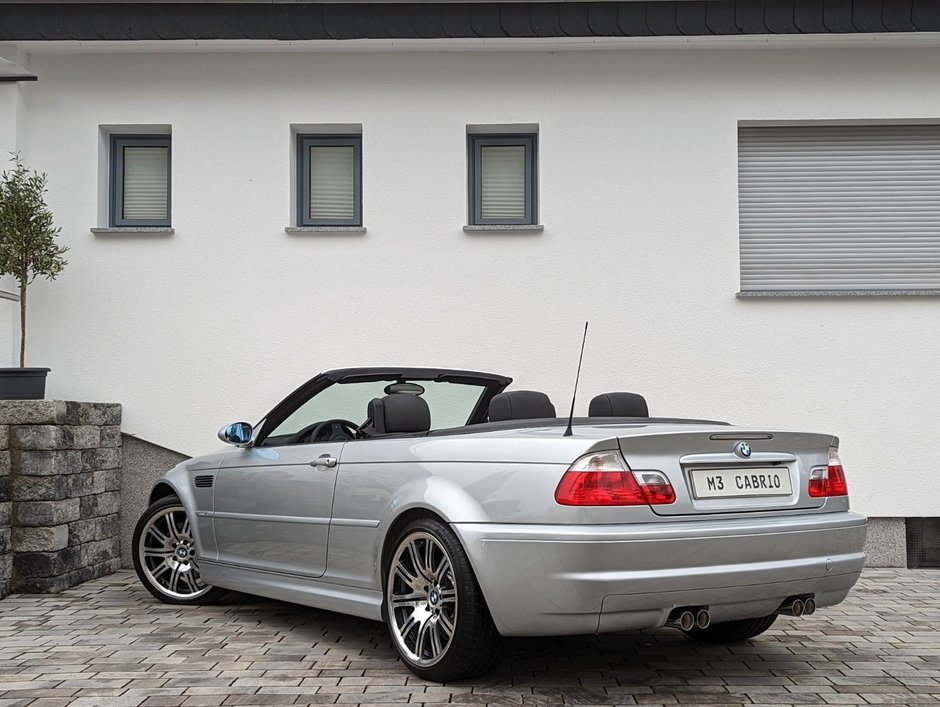 BMW M3 Cabrio cu 274 de kilometri la bord