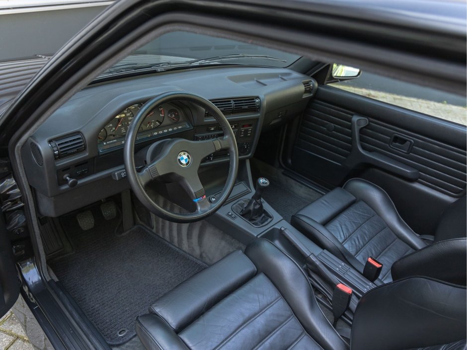 BMW M3 cu 23.673 de kilometri la bord