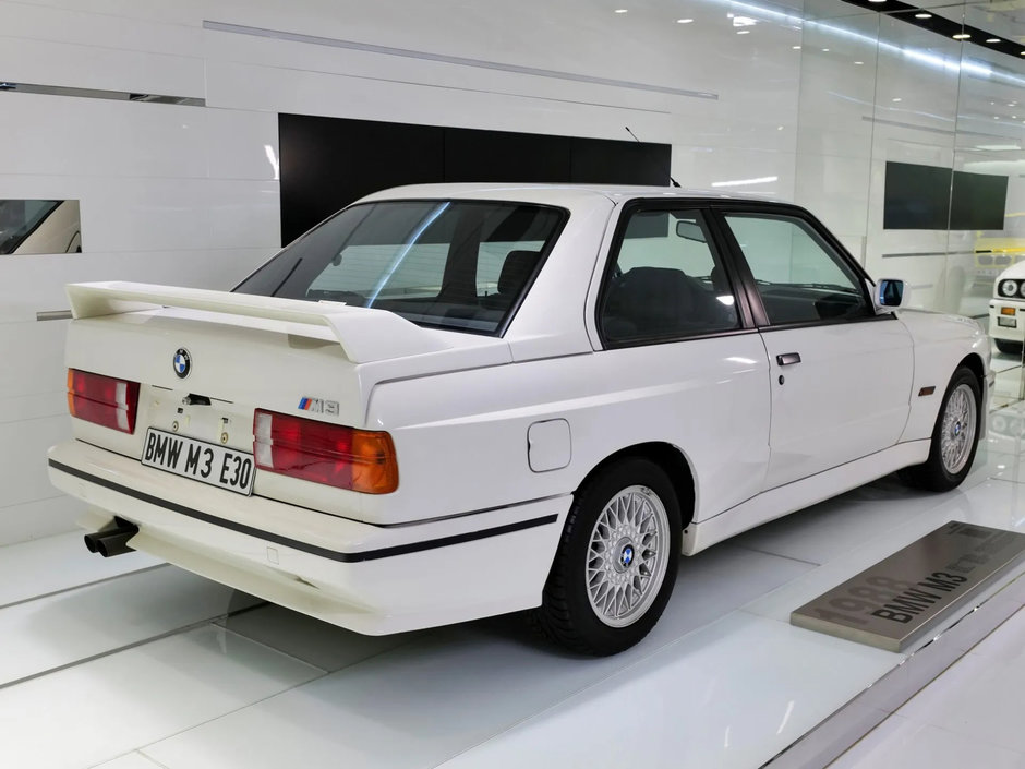 BMW M3 cu 7.133 de kilometri la bord
