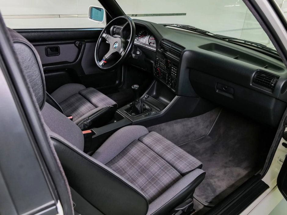 BMW M3 cu 7.133 de kilometri la bord
