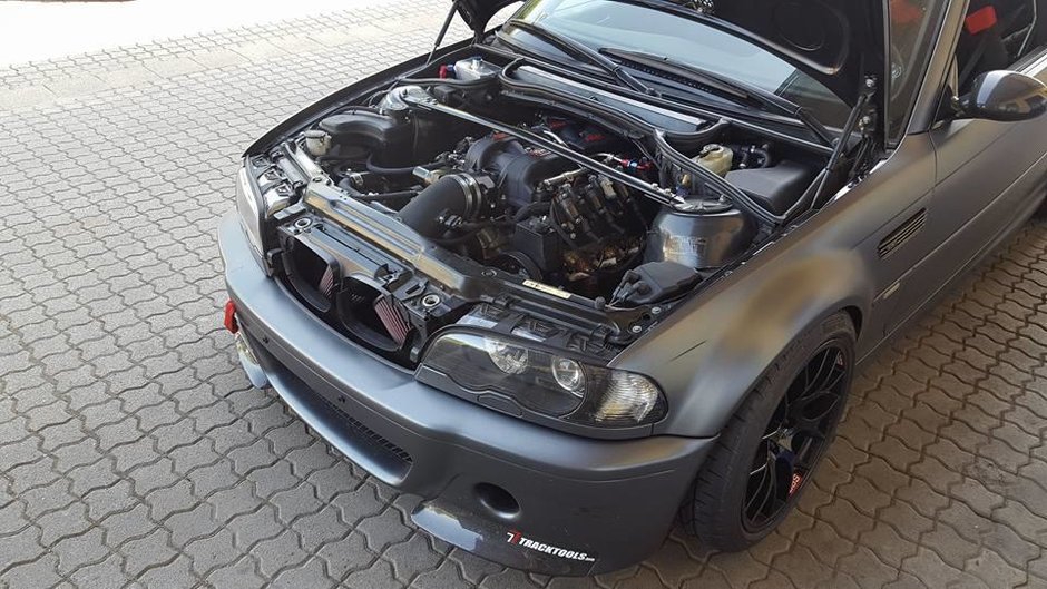 BMW M3 cu motor V8 de sapte litri