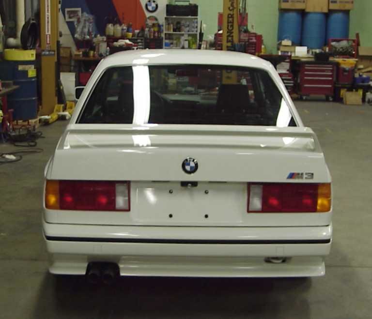 BMW M3 E30 cu 0 kilometri la bord