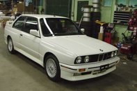 BMW M3 E30 cu 0 kilometri la bord