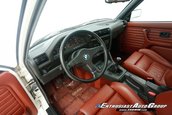 BMW M3 E30 cu 13.590 km la bord